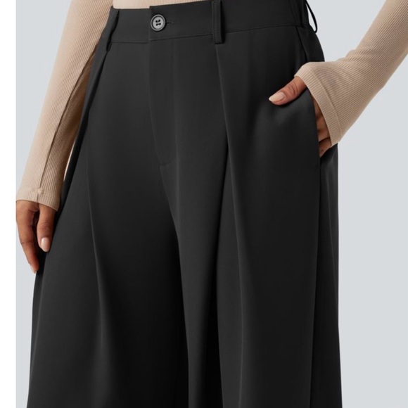 HALARA Black Wide-Leg Pleated Trousers with Belt - Picture 3 of 8